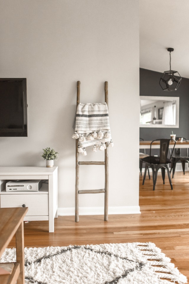 comfort-contemporary-interior design - white, black, grey, natural, tan, gold, wood